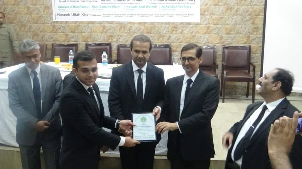 Farrokh Mushtaq receiving a certificate of appreciation in the presence of Justice Jawad Hassan for training the fellows