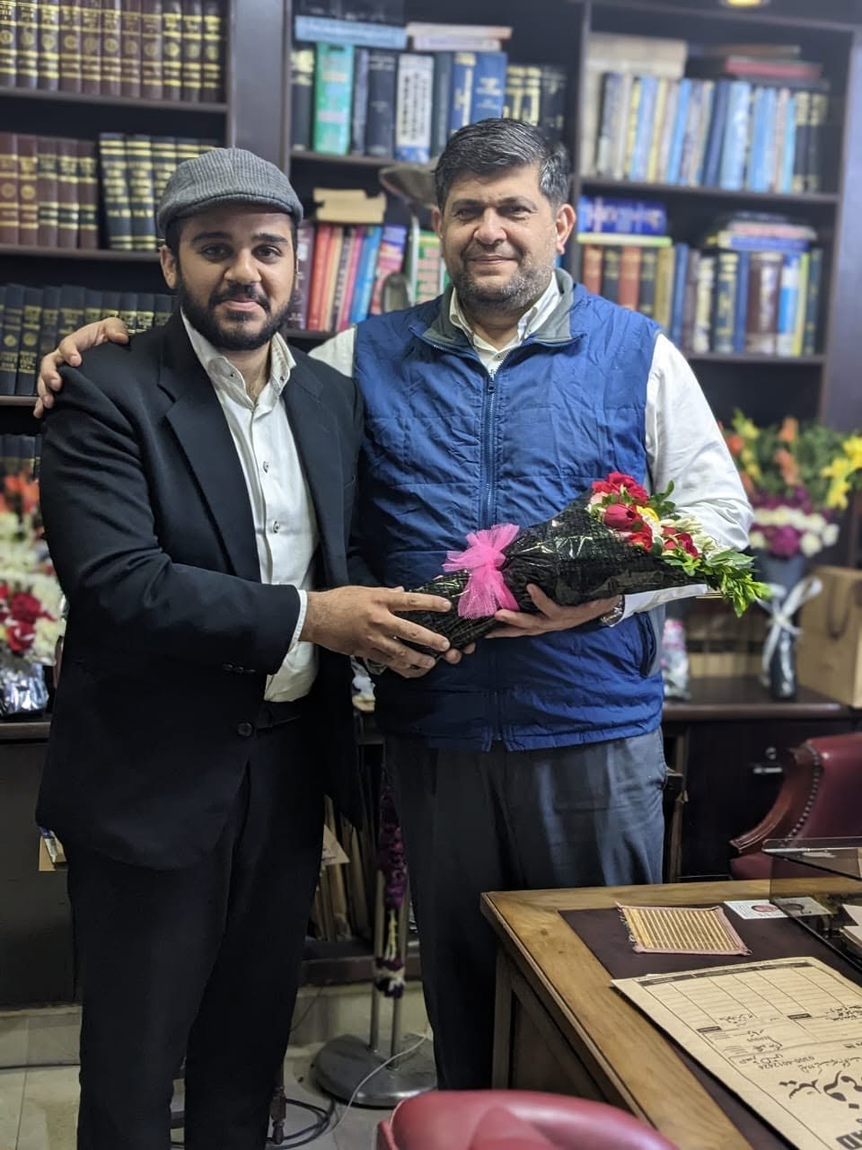 Farrokh Mushtaq presenting a bouquet to Justice Farhad Ali Shah