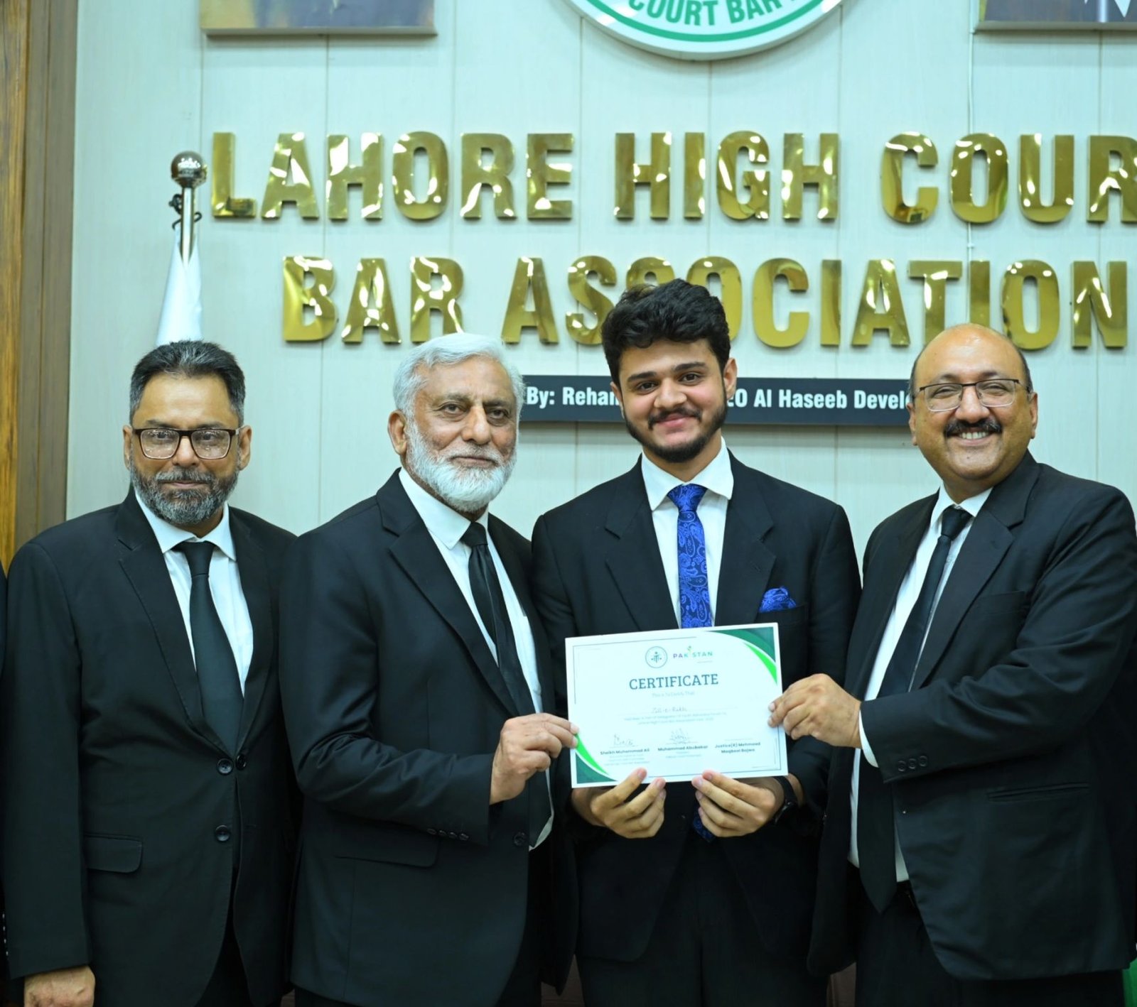 Zill E Rukh Mushtaq receiving a certificate of appreciation from the Lahore High Court Bar Association